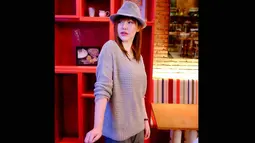 Banyak yang menyangka Aelke Mariska berasal dari Jepang. Selain matanya yang sipit, kulitnya putih, bintang iklan minuman itu juga menguasai bahasa Jepang. (instagram.com/aelke)