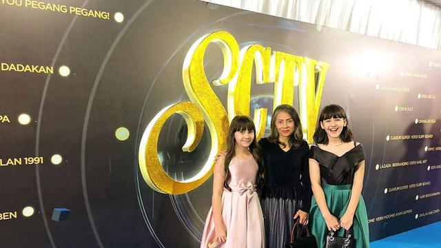 6 Potret Kedekatan Sandrinna Michelle dan Ibunda, Penuh Kehangatan