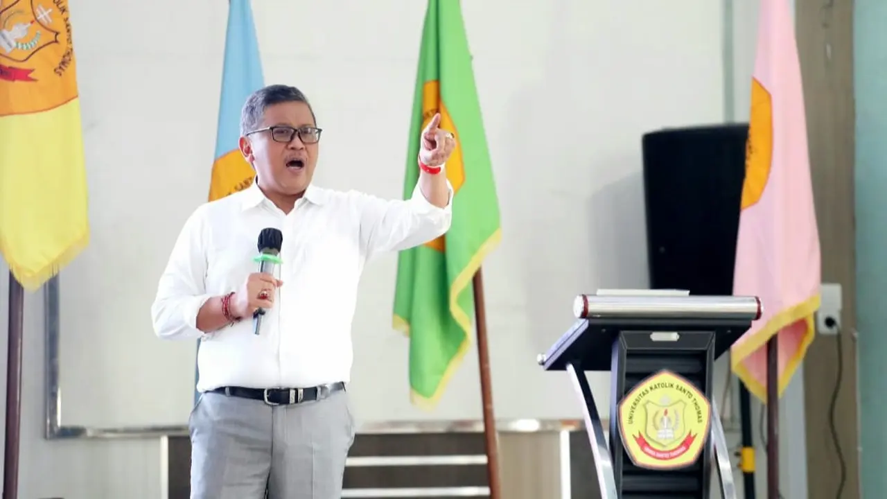 Hasto Kristiyanto memberikan kuliah umum bertema Pancasila di hadapan ratusan mahasiswa Universitas Katolik (Unika) St Thomas, Medan.