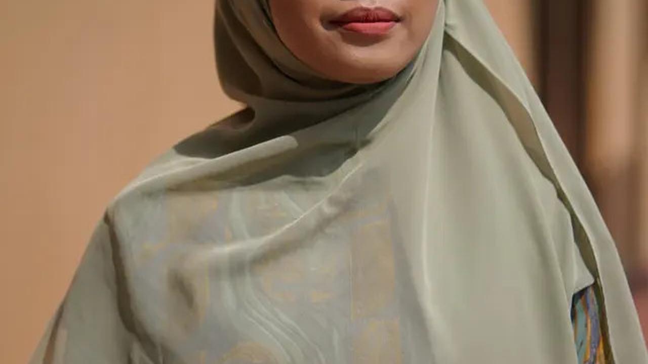10 Model Gamis Batik Syar'i Slim Fit tapi Tetap Sopan, Kekinian di 2025