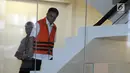 Gubernur Aceh nonaktif Irwandi Yusuf bersiap menjalani pemeriksaan di Gedung KPK, Jakarta, Rabu (17/10). KPK menetapkan Irwandi sebagai tersangka kasus dugaan gratifikasi proyek pembangunan Dermaga Sabang. (Merdeka.com/Dwi Narwoko)