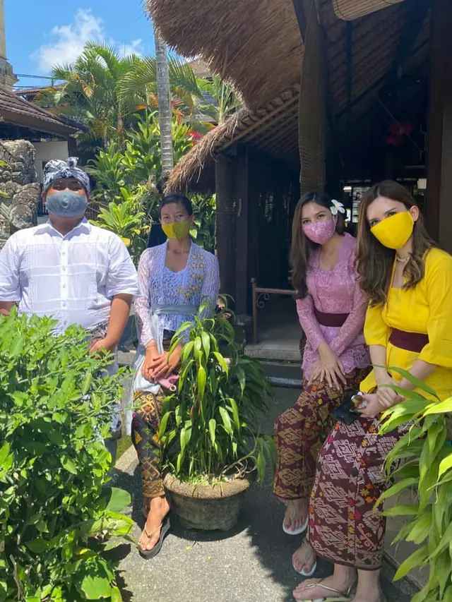 6 Potret Jessica Mila Pakai Kebaya Bali, Anggun dan Memesona