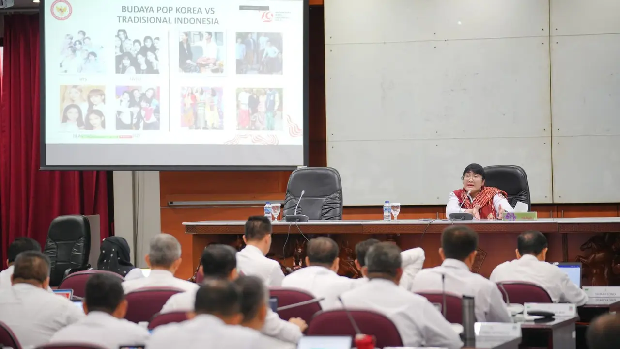Wakil Kepala Badan Pembinaan Ideologi Pancasila (BPIP) Rima Agristina alam sesi kuliah umumnya  yang bertajuk "Ideologi Global dan Pengaruhnya Terhadap Kehidupan Berbangsa dan Bernegara" bersama 100 orang peserta Program Pendidikan Reguler Angkatan (PPRA)