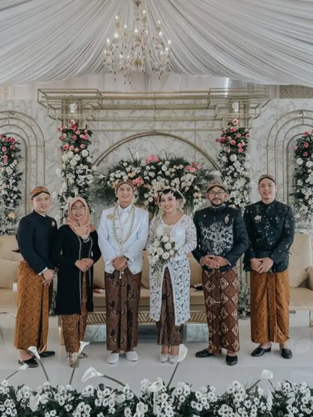 7 Potret Akad Nikah Mumuk Gomez dan Eno Retra, Usung Adat Jawa