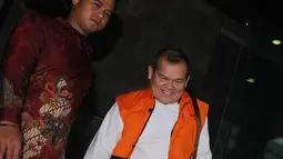 Umar Usman dimintai keterangan terkait ijon untuk mendapatkan proyek pengadaan barang dan jasa untuk bantuan sekolah dan bansos untuk bantuan bencana alam di Kabupaten Banyuasin, Jakarta, Jumat (11 /11 ). (Liputan6.com/Helmi Afandi)