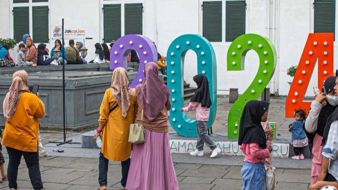 Kawasan yang merupakan peninggalan VOC abad ke-17 itu menjadi destinasi wisata primadona warga saat libur Natal 2023 dan Tahun Baru 2024. <br>