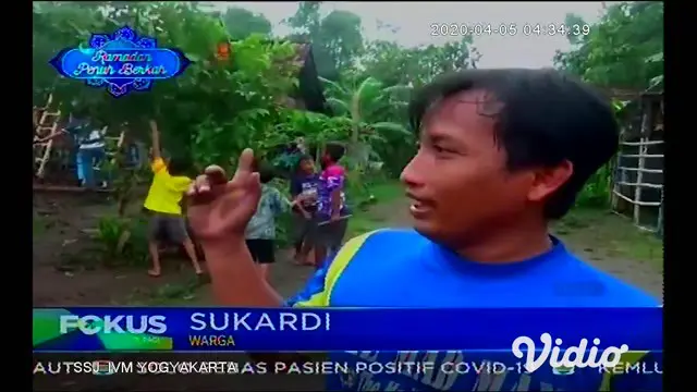 Angin kencang menerjang dua kecamatan di Kabupaten Madiun, Jumat (03/4) petang. Angin kencang yang menerjang tidak lebih dari 10 menit itu mengakibatkan 60 rumah warga rusak.