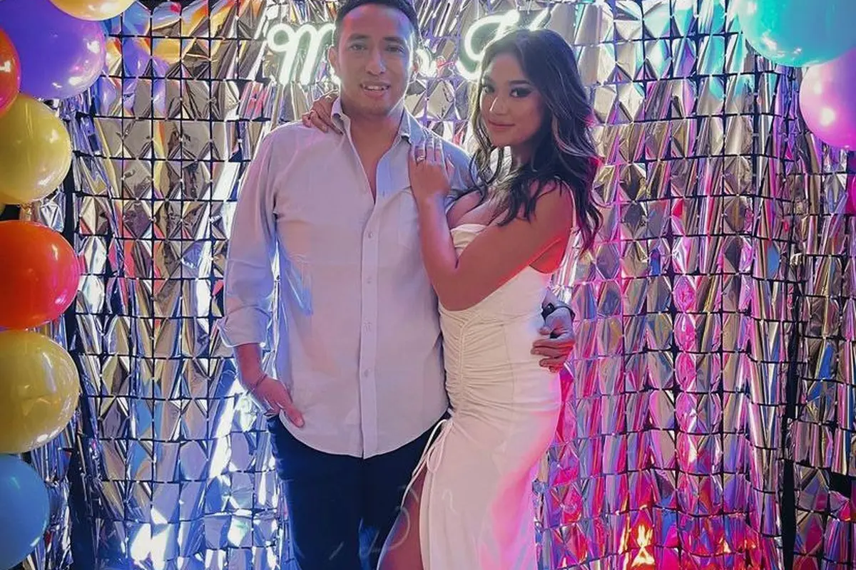 6 Potret Marion Jola Berbalut Dress Saat Rayakan Ulang Tahun ke-22, Tampil Mesra Bareng Pacar
