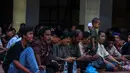 Sejumlah masyarakat sedang menunggu waktu berbuka di Masjid Istiqlal. (Foto: Istimewa)