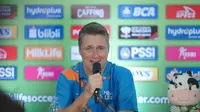 Head Coach MilkLife Soccer Challenge, Timo Scheunemann mengungkapkan MilkLife Soccer Challenge All-Stars merupakan ajang pembuktian menjadi yang terbaik dari para peserta terbaik yang telah terseleksi di setiap kota penyelenggaraan MilkLife Soccer Challenge 2024. (Dok. Bakti Olahraga Djarum Foundation/Milklife)