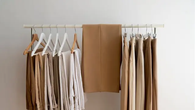 Hindari melipat pakaian