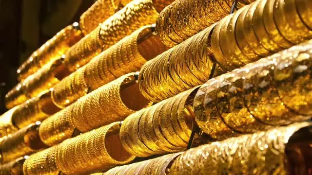 Ketidakpastian ekonomi dan geopolitik dunia telah memicu bank sentral negara-negara di dunia menambah cadangan emasnya.