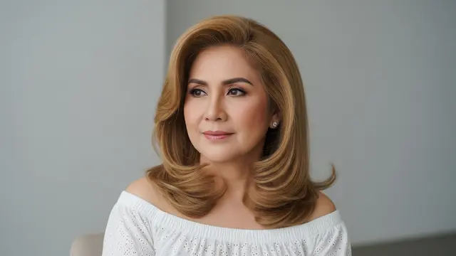 Warna Rambut Apa yang Cocok untuk Wanita Usia 60 Tahun Pirang Madu