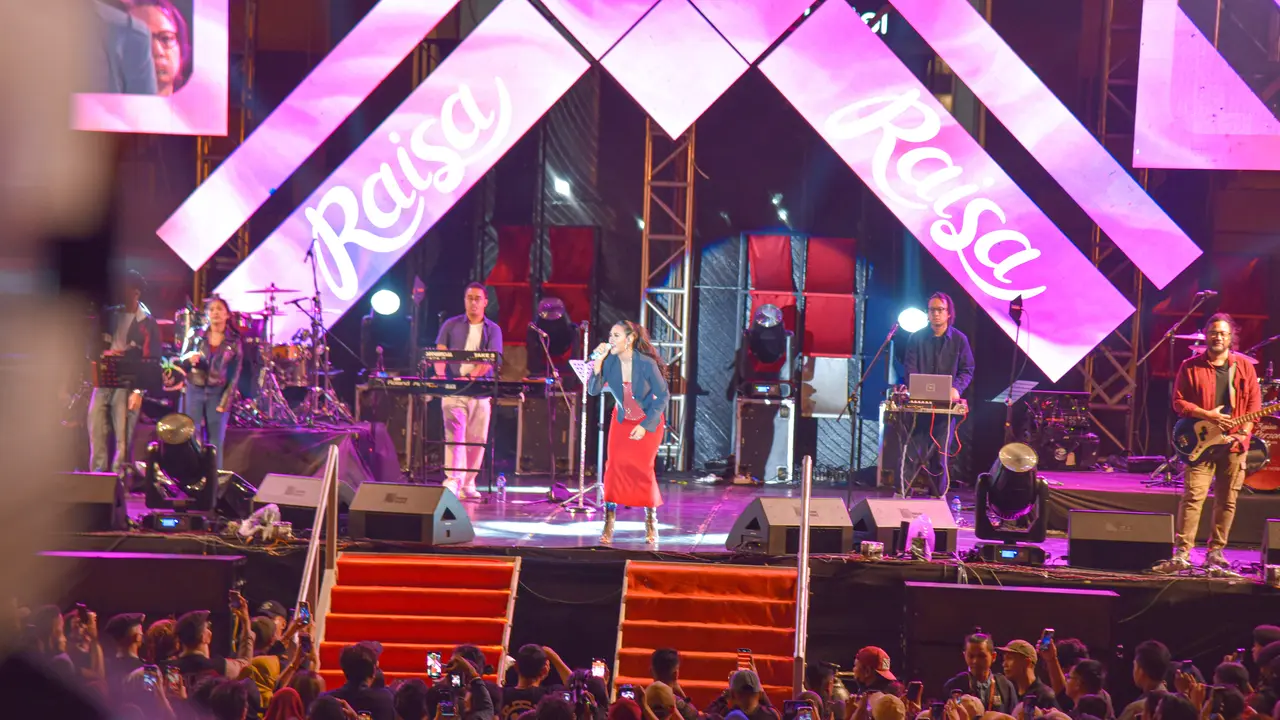 Aksi Raisa dalam perayaan Hari Ulang Tahun (HUT) Kabupaten Kediri ke-1219