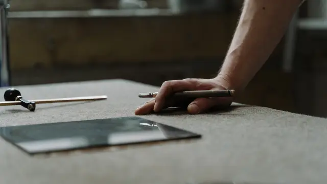 Cara Memotong Kaca (Photo by cottonbro from Pexels)