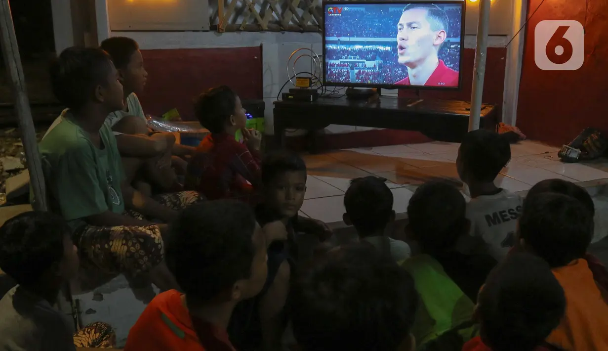 Bermain di Stadion Utama Gelora Bung Karno, Jakarta, Timnas Indonesia mendominasi sejak menit awal pertandingan. (Liputan6.com/Herman Zakharia)