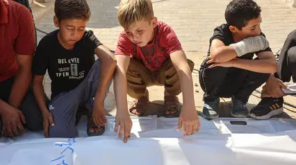 Tangis Anak Palestina Iringi Pemakaman Korban Serangan Israel