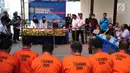 BNN kembali melakukan pemusnahan barang bukti narkotika jenis sabu di Gedung BNN, Jakarta, Rabu (20/9). Pemusnahan ini merupakan pemusnahan ke-10 dari dua kasus yang berhasil diungkap BNN pada tanggal 6 dan 24 Agustus 2017. (Liputan6.com/Faizal Fanani)