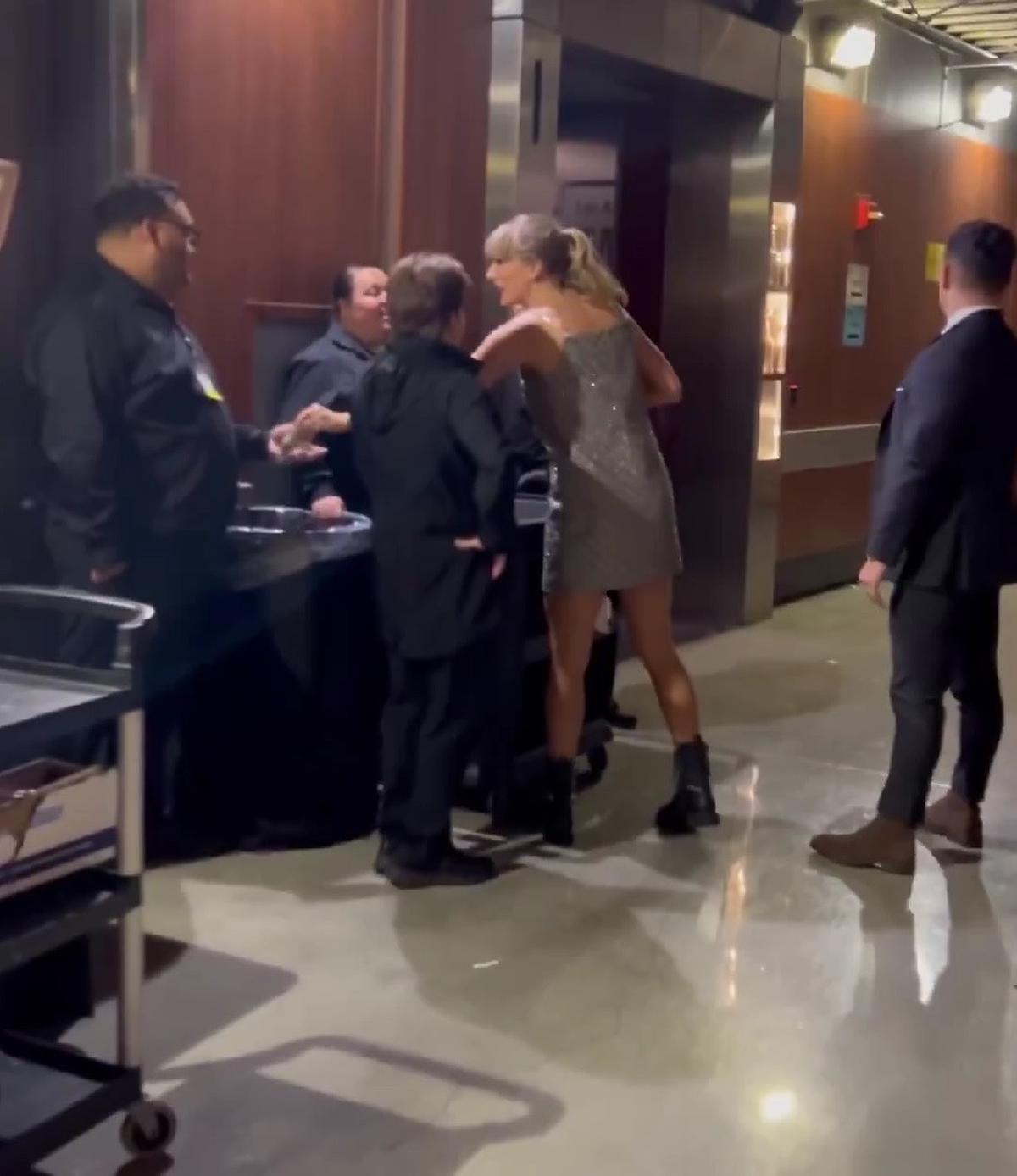Taylor Swift Kepergok Berikan Uang Tip untuk Staff Grammy Awards 2025 Viral di Media Sosial