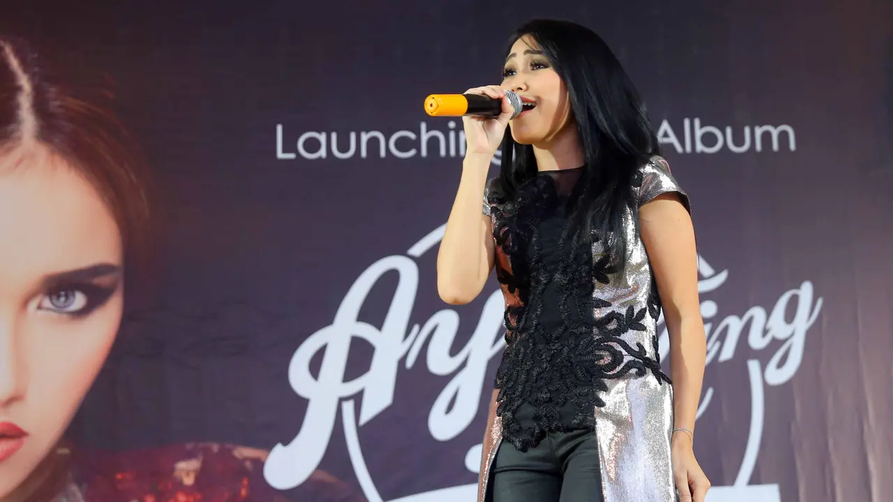 [Bintang] Makna di Balik Single Ayu Ting Ting, Kamu Kamu Kamu