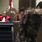 Ketua DPR Setya Novanto saat menghadiri sidang kasus korupsi e-KTP di Pengadilan Tipikor Jakarta, Jumat (3/11). Dalam sidang tersebut, beberapa kali Setnov mengaku lupa saat ditanya hakim maupun jaksa penuntut umum. (Liputan6.com/Helmi Afandi)