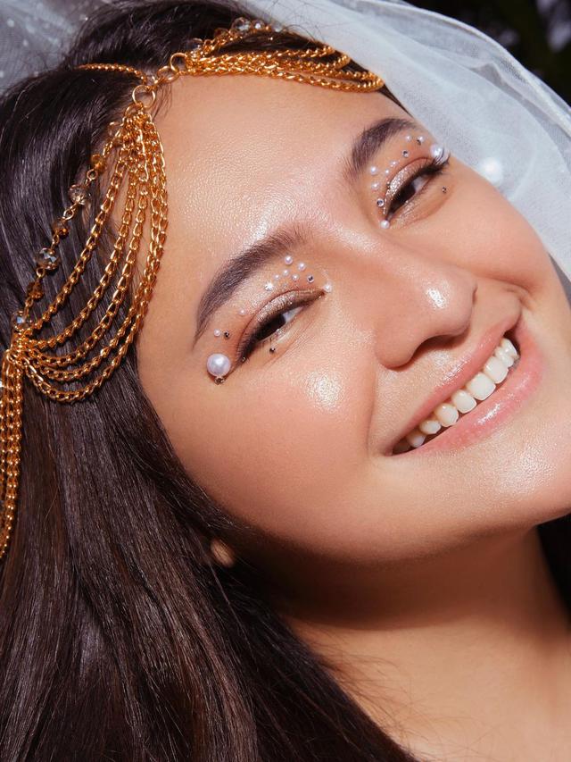 Marshanda tampil cantik dalam pemotretan terbaru (Foto oleh: @dariusmanihuruk, sumber Instagram @marshanda99)