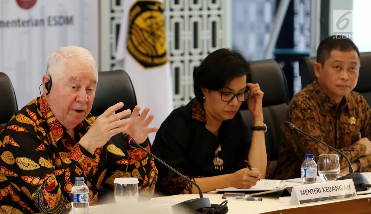 Suasana jumpa pers hasil perundingan pemerintah dengan PT Freeport Indonesia di Kementerian ESDM, Jakarta, Selasa (29/8). Konferensi pers itu dihadiri Menteri Keuangan, Sri Mulyani, dan CEO Freeport McMoran Richard Adkerson. (Liputan6.com/Angga Yuniar)
