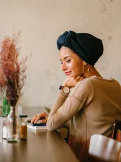 Buat Kamu yang Kerja Habis-habisan, Sudah Bahagia Hari Ini?/Copyright depositphotos.com/mentatdgt