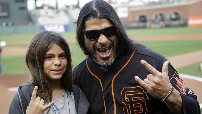 Robert dan Tye Trujillo
