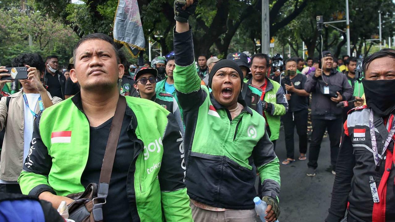 Demo ojol di Patung Kuda