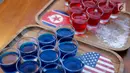 Bar Escobar menawarkan menu "Trump", koktail berwarna biru dan "Kim", minuman soju merah di Singapura, 7 Juni 2018. Minuman keras dibuat iitu memanfaatkan momentum pertemuan Donald Trump dan Kim Jong-un di Singapura 12 Juni nanti (AP/Wong Maye-E)