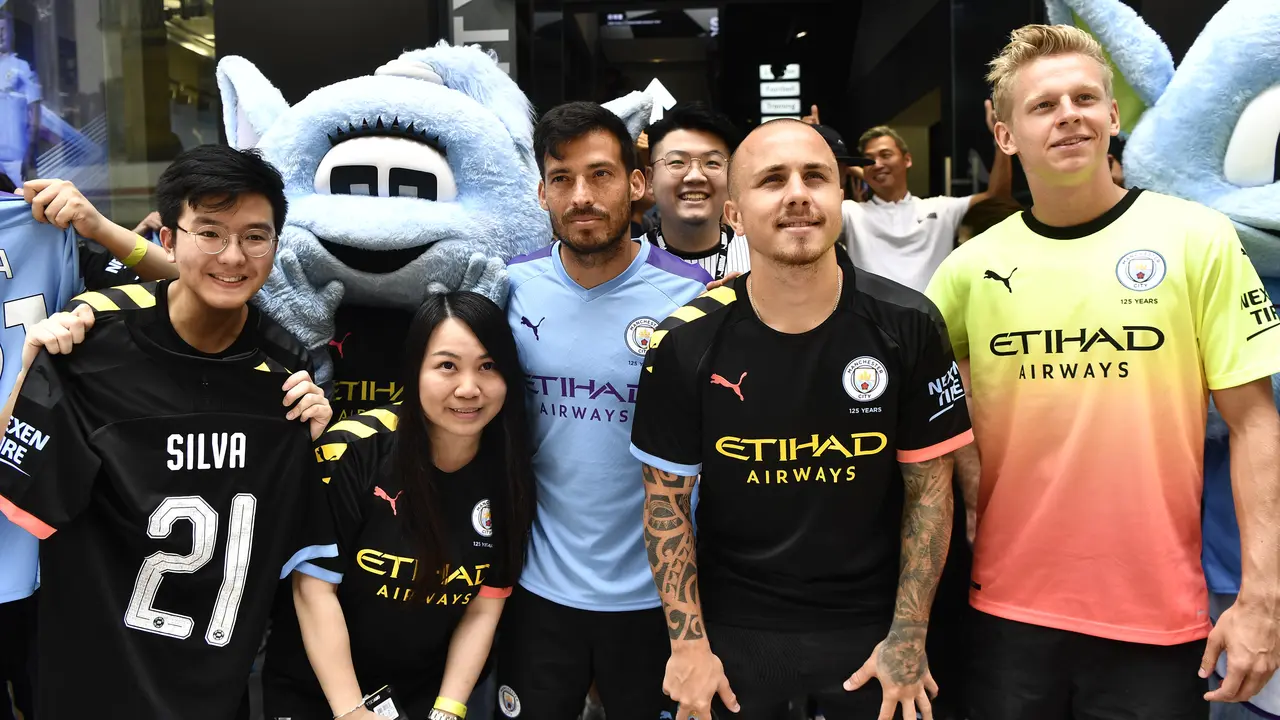 Saat Pemain Manchester City Sapa Penggemarnya di Hong Kong