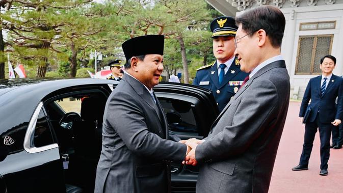 Seskab Teddy Ceritakan Momen Saat Prabowo Bikin Presiden Korsel Tertawa Terpingkal