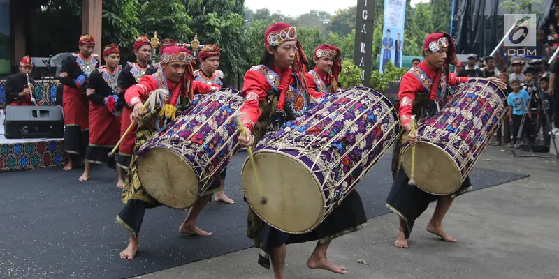 Konser Situs Budaya Iwan Fals