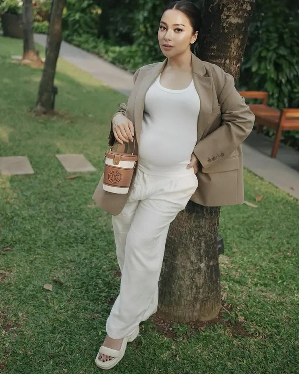 4 Gaya Nikita Willy saat Mengandung Anak Kedua, Tetap Terlihat Menawan