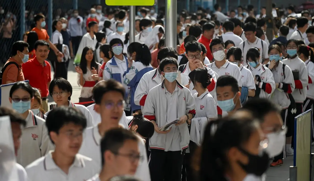 <p>Bagi hampir 13 juta siswa sekolah menengah di seluruh China, hari ini menandai hari yang dapat membuat atau menghancurkan rencana mereka untuk kuliah dan pasar kerja yang semakin kompetitif. (WANG Zhao/AFP)</p>