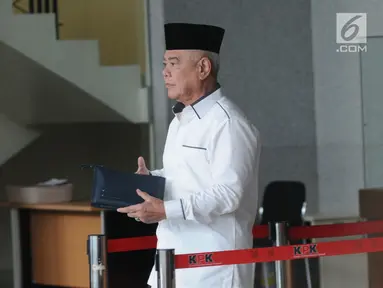 Anggota DPR RI dari Fraksi Golkar, Nawafie Saleh meninggalkan Gedung KPK seusai menjalani pemeriksaan di Jakarta, Kamis (9/5/2019). Nawafie Saleh diperiksa sebagai saksi untuk tersangka Dirut PLN nonaktif Sofyan Basir dalam penyidikan kasus dugaan suap proyek PLTU Riau-1. (merdeka.com/Dwi Narwoko)