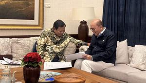 Presiden Prabowo Subianto menerima Menteri Investasi sekaligus CEO Danantara, Rosan Roeslani, di kediamannya di Kertanegara pada Sabtu malam (27/12/2025). (Liputan6.com/ Dok IG Sekretariat Kabinet)