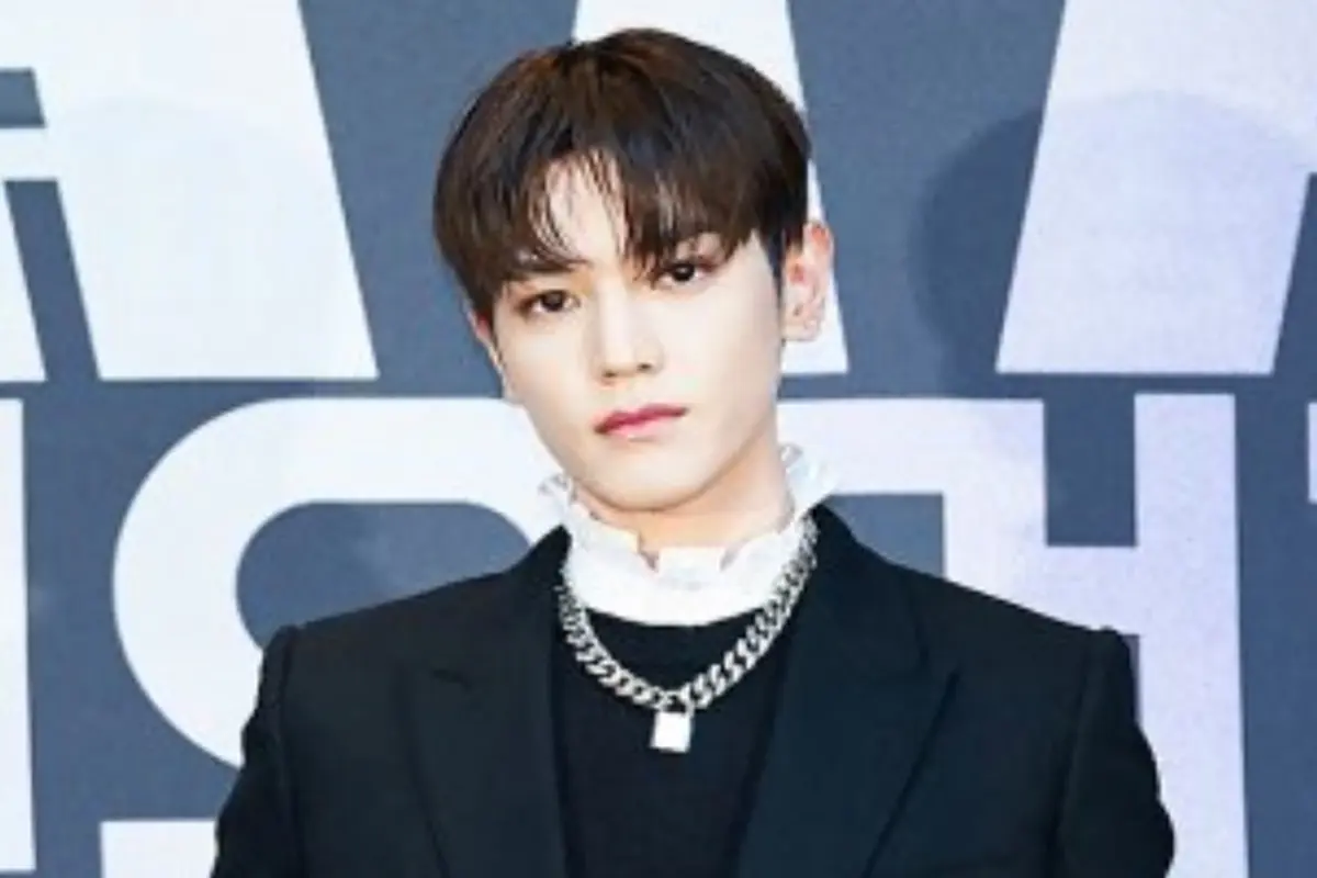 Taeyong NCT tampil tampan dengan pakaian monokrom di Konfersi Pers Street Women Fighter/dok.Celine