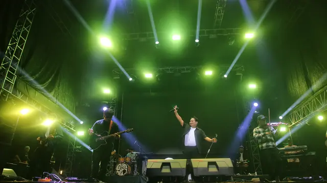 Guyon Waton di panggung KapanLagi Buka Bareng BRI Festival 2024. [Foto: Adrian Putra/Fimela]