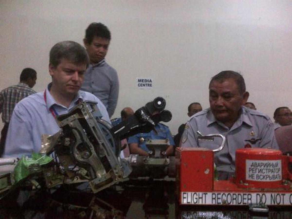 Flight Data Recorder Sukhoi ditemukan