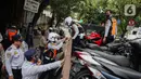 Para pemilik yang ingin mengambil kendaraannya terlebih dahulu diberikan sanksi tilang oleh Satuan Lalu Lintas (Satlantas). (Liputan6.com/Angga Yuniar)