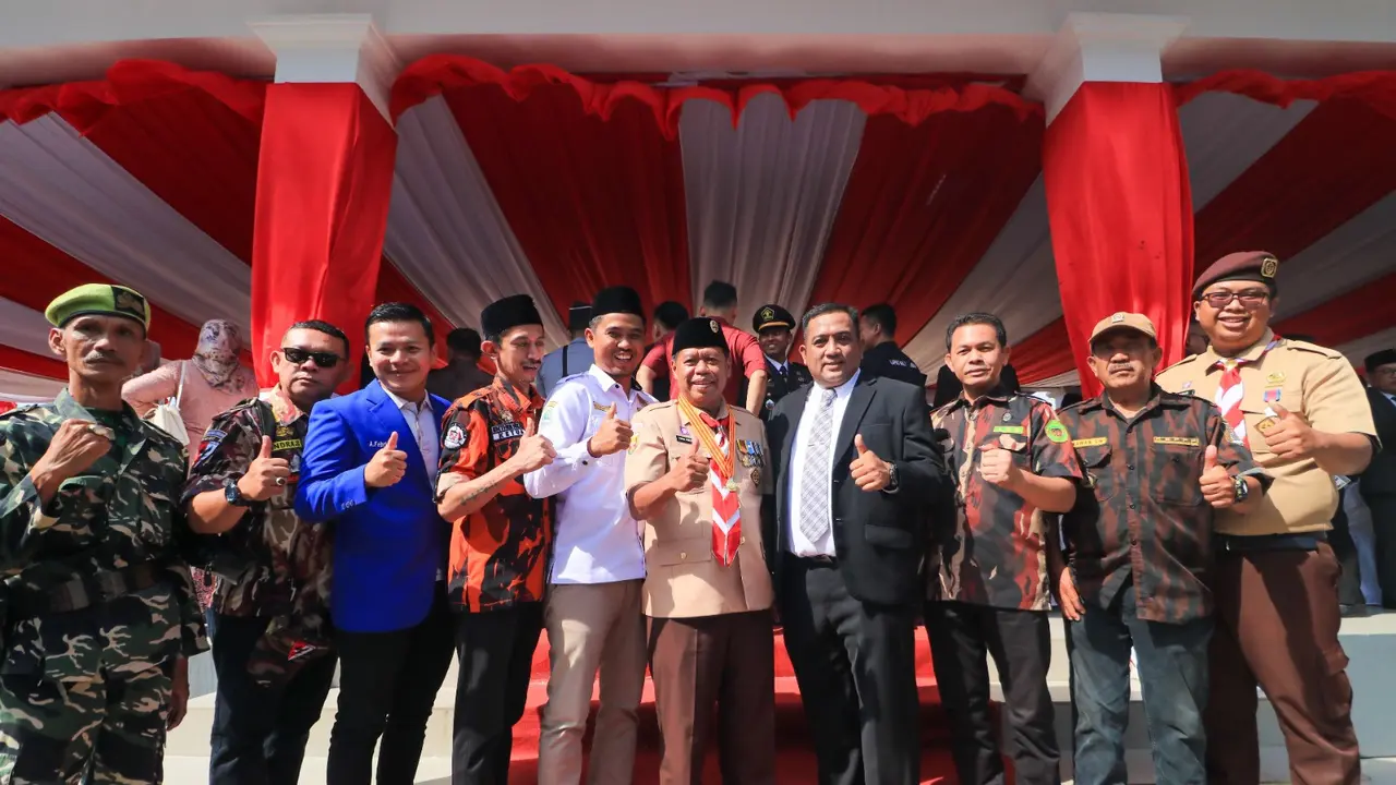 Bakal Calon Bupati (Cabup) Eman Suherman menggelorakan rasa cinta tanah air masyarakat Majalengka, Jawa Barat di momen Hari Kemerdekaan Indonesia 17 Agustus.