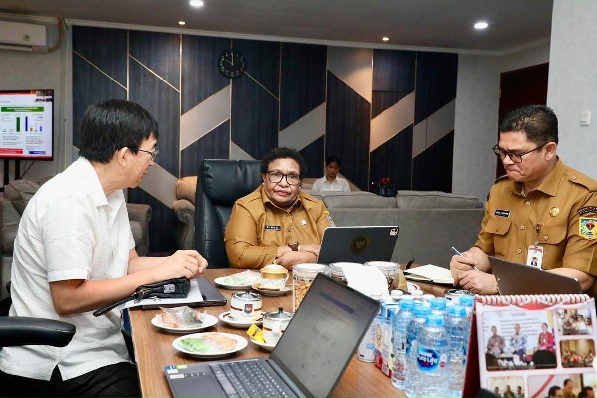 Wamendagri Ribka Haluk menerima audiensi Yohanes Surya