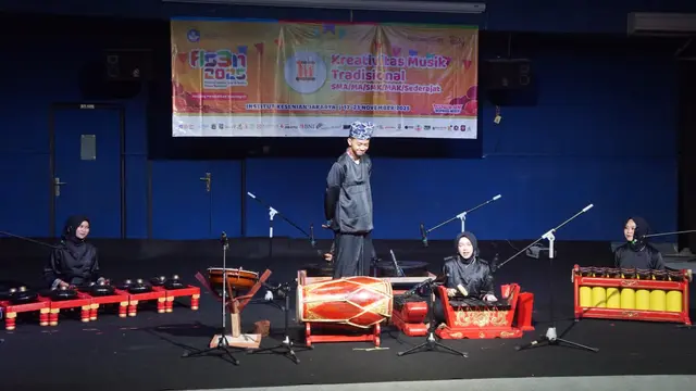 Festival Lomba Seni dan Sastra Siswa Nasional (FLS3N) 2025 berlangsung dari 17 hingga 23 November 2025 di Institut Kesenian Jakarta (IKJ).