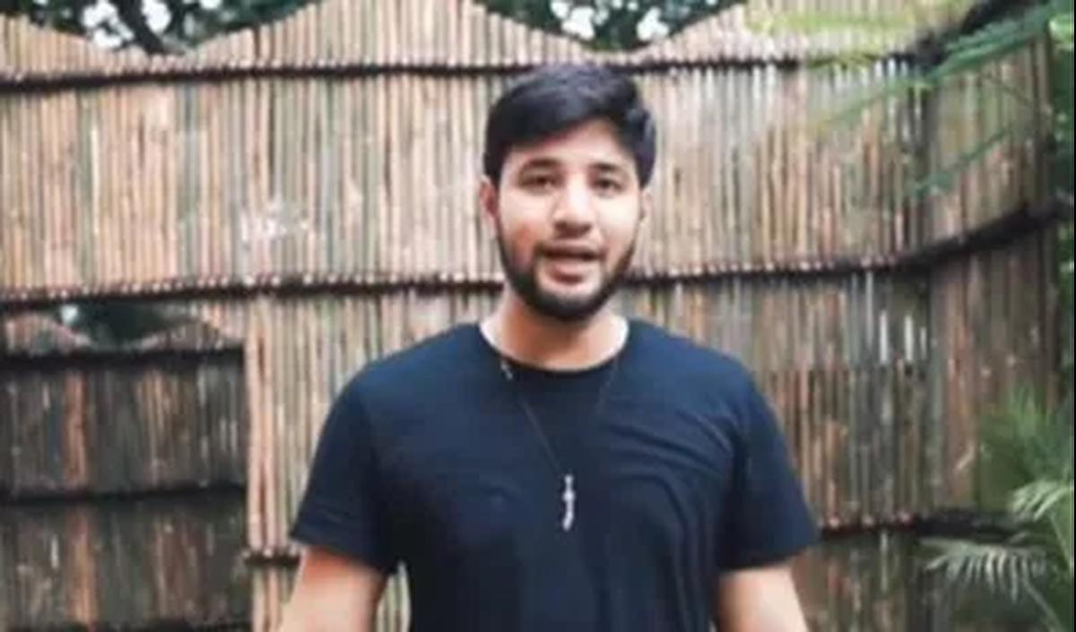 Jon Mathias juga meminta pengertian dari publik terhadap kondisi Ammar yang beberapa kali terlihat galau di media sosial.