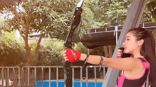 Tampil Keren, Ini 7 Potret Ghea Youbi Latihan Panahan yang Tuai Banyak Pujian