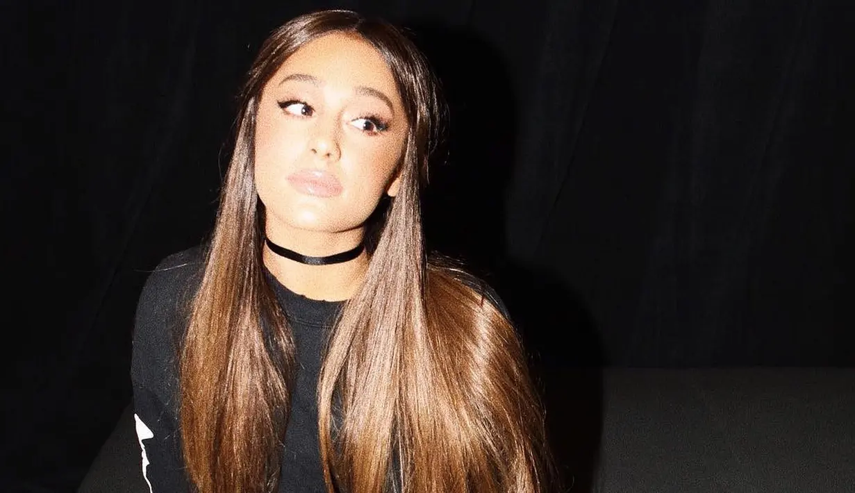 Tak lama setelah membuat geger karena jadian usai 2 minggu putus, Ariana Grande kembali bikin fansnya deg-degan. (instagram/arianagrande)