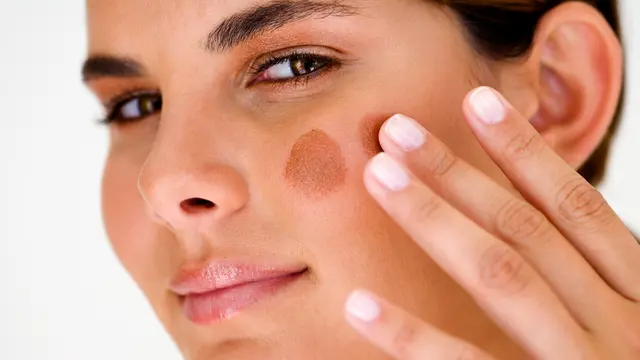 Editor Choice : 4 Foundation Terbaik untuk Semua Kulit Wanita