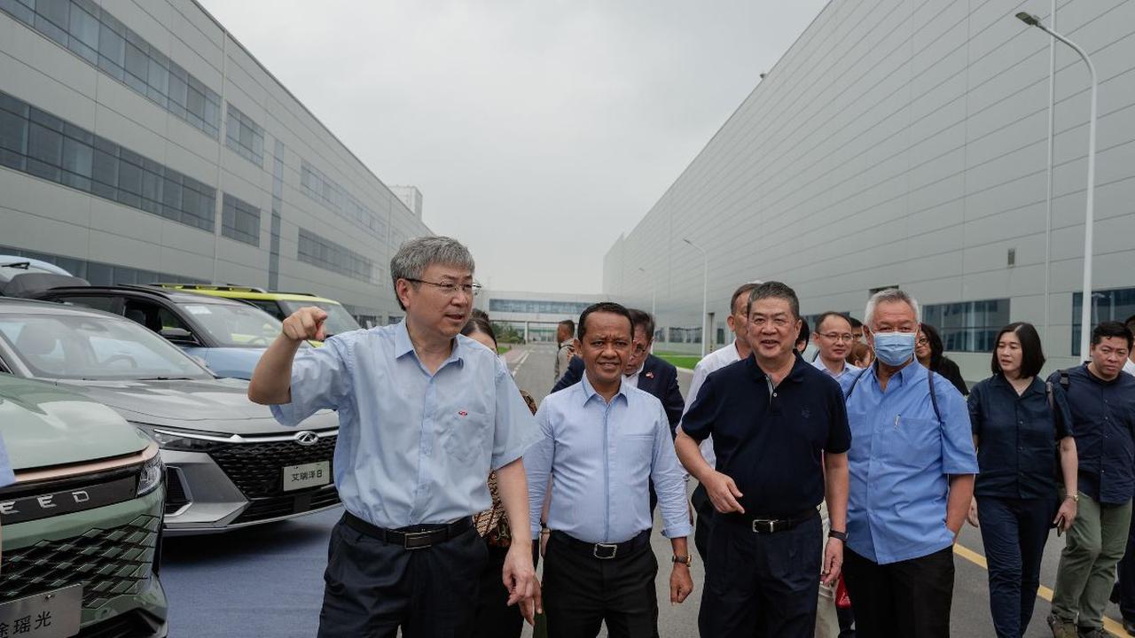 Pada 19 Juli 2023, Chery
Automobile menerima rombongan delegasi pemerintahan Indonesia di kantor pusatnya 
di Wuhu, China. Dipimpin oleh Menteri Investasi Indonesia/Kepala BKPM Bahlil Lahadalia, rombongan melihat langsung fasilitas produksi mobil Chery 